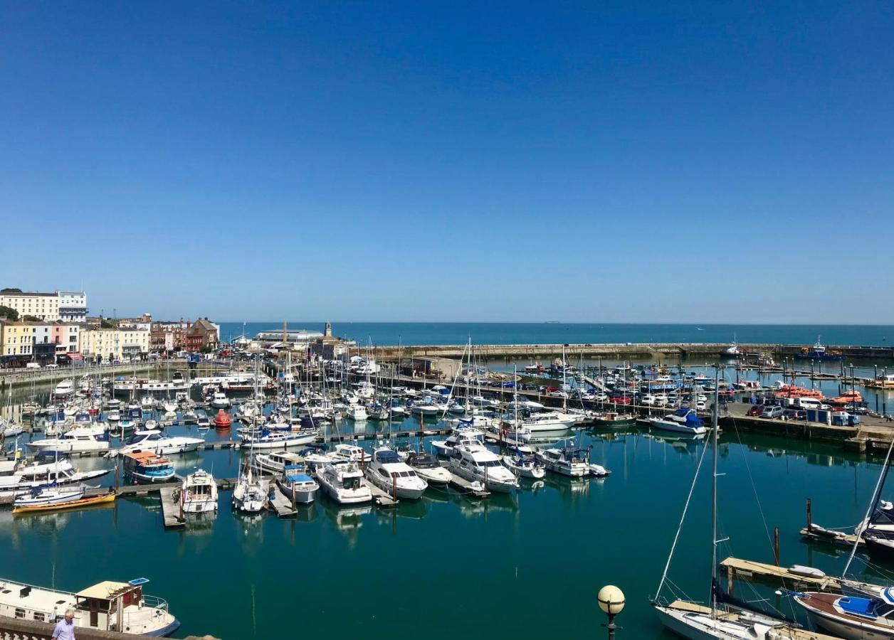 Marina Retreat - Stunning 4 Bedroom, 3 Bathroom House With Harbour Views! Ramsgate Eksteriør billede
